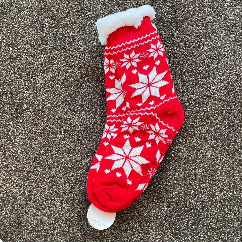 NEW Sweet Home Slippers Socks w/ Grips Red & White Snowflakes Mid Calf 16